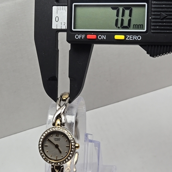 Citizen 5920 S011507 Analog Quartz Watch New Battery Silver Gold Two Tone Womens - Picture 6 of 10